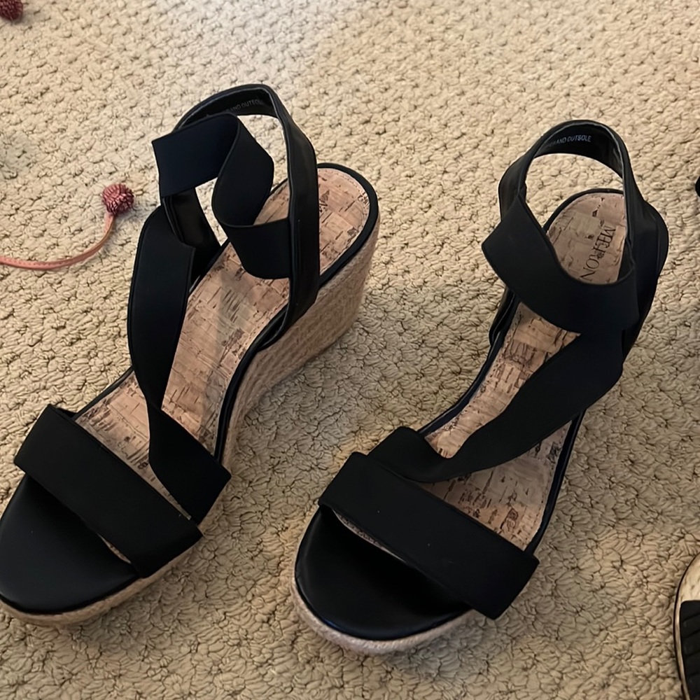 Black Wedges